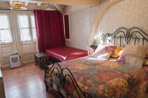 a bedroom with a bed and a bench in a room at Luna del Valle in Nueva de Llanes