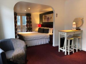 Postel nebo postele na pokoji v ubytování Berjaya Eden Park London Hotel