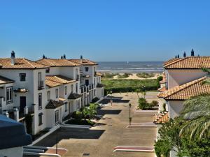a view of a city with houses and the ocean at Leo San Bruno in Isla Canela