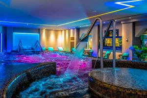 Bassein majutusasutuses Hotel Délibáb või selle lähedal