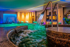 Bassein majutusasutuses Hotel Délibáb või selle lähedal