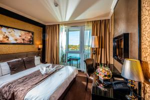 Voodi või voodid majutusasutuse Hotel Délibáb toas