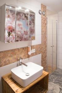 a bathroom with a sink and a shower at Monteurzimmer Rabe in Billigheim +34 photos