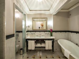 Koupelna v ubytování Pera Palace Hotel