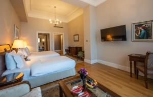 TV a/nebo společenská místnost v ubytování Pera Palace Hotel