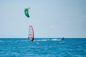 Hacer windsurf en el apartamento o alrededores