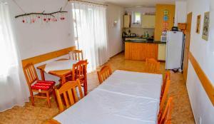 A kitchen or kitchenette at Penzión Gardoš