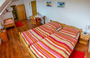 A bed or beds in a room at Penzión Gardoš