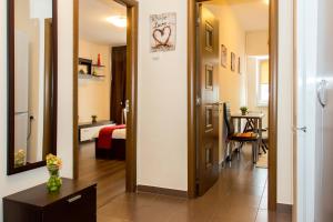 Η κουζίνα ή μικρή κουζίνα στο Sala Polivalenta - Sector 4 - Motru 84 by MRG Apartments