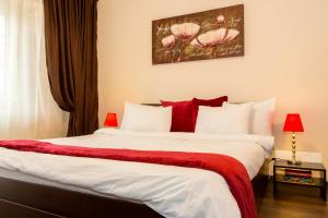 Ένα ή περισσότερα κρεβάτια σε δωμάτιο στο Sala Polivalenta - Sector 4 - Motru 84 by MRG Apartments