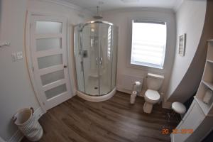 A bathroom at Domaine Henri-Daze