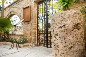 Фотография из галереи kyrenia palace boutique hotel в Кирении