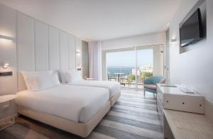TV a/nebo společenská místnost v ubytování Hotel Alto Lido