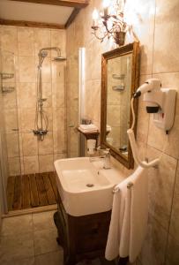 Ванная комната в kyrenia palace boutique hotel