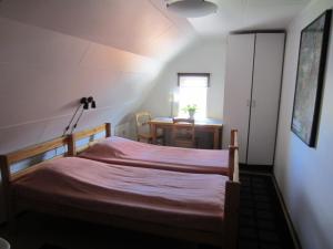 Postel nebo postele na pokoji v ubytování Håverud Hostel