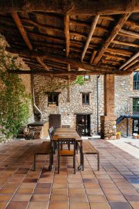 Patio alebo iná vonkajšia časť ubytovania Cal Pesolet Eco Turisme Rural