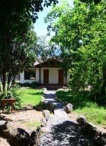Κήπος έξω από το Tumuñan Lodge