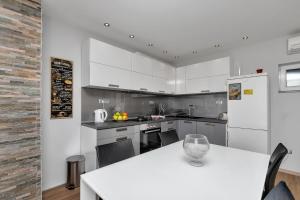 Kjøkken eller kjøkkenkrok på Apartments Buljan