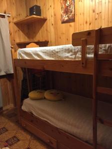 a couple of bunk beds in a room at Casa Nilù in Rivisondoli