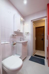 Vonios kambarys apgyvendinimo įstaigoje LZ Spacious One Bedroom Apartment in Top Centre