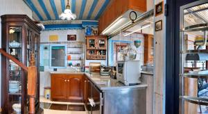 A kitchen or kitchenette at Container Luxury House