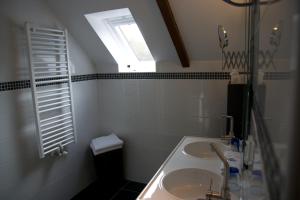 Koupelna v ubytování Relais Saint Aubin
