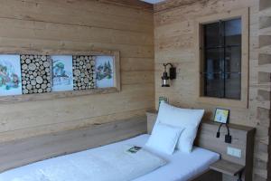 Posteľ alebo postele v izbe v ubytovaní Märchenhotel 3 Sterne Superior Waldpension Nebelstein