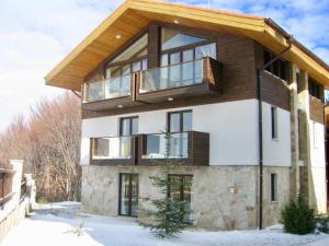 a building with a balcony on top of it at Chalet Mechka in Borovets