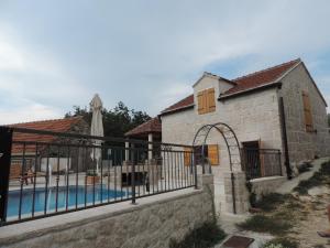 Imagen de la galería de Villa Mons, en Šarići 34 fotos más