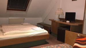 Postel nebo postele na pokoji v ubytování Krügers Hotel