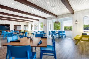 A restaurant or other place to eat at Margaritaville Lake Resort Lake of the Ozarks