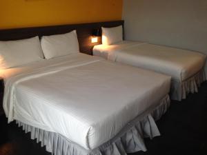 Postel nebo postele na pokoji v ubytování KIP Hotel