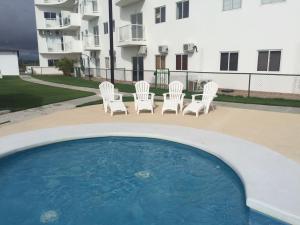 Bazén v ubytování Playa La Barqueta , Las Olas Tower Front nebo v jeho okolí