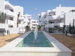 Bazén v ubytovaní Apartment Aguacate alebo v jeho blízkosti