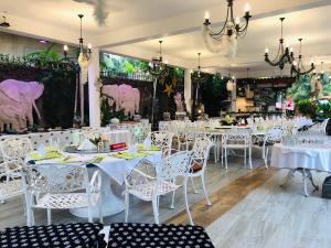 Restoran atau tempat makan lain di Ayubowan Swiss Lanka Bungalow Resort