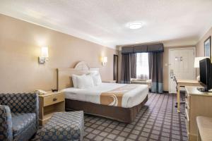 Postel nebo postele na pokoji v ubytování Quality Inn Near Lake Marble Falls + 35 fotografií