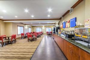En restaurang eller annat matställe på Comfort Inn & Suites Gillette near Campbell Medical Center