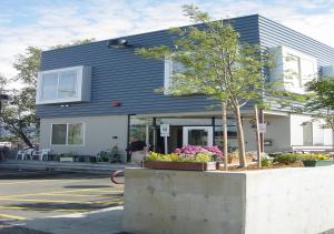 a man standing in front of a house at Ingra House Hotel in Anchorage