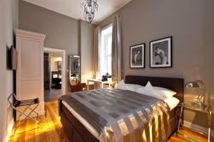 Postel nebo postele na pokoji v ubytování Hotel Wagner im Dammtorpalais