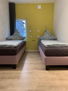 Ліжко або ліжка в номері Apartment Köln Ensen