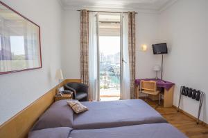Postel nebo postele na pokoji v ubytování Hotel des Tourelles