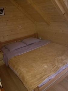 Postel nebo postele na pokoji v ubytování Brvnare Krstigora