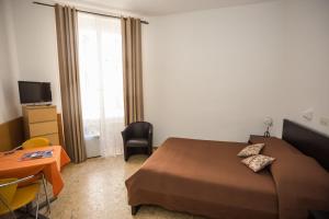 Cama o camas de una habitación en Hotel des Tourelles