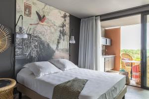 Dina Morgabine Saint Gilles客房内的一张或多张床位