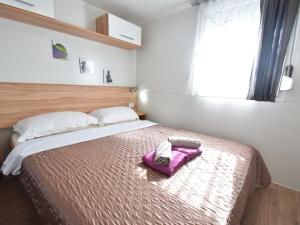Postel nebo postele na pokoji v ubytování Welcoming Holiday Home in Ugljane with Swimming Pool