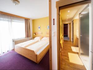 Postel nebo postele na pokoji v ubytování Gasthof Pension Seidl + 46 fotografií