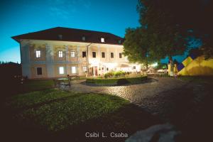 a large building with a bench in front of it at Castel Haller in Ogra