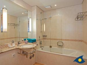 Ein Badezimmer in der Unterkunft Villen am Goethepark, Villa Christiane, Whg. 04 - Lena
