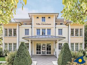 mit Blick auf das Gebäude der Villa christopheophe in der Unterkunft Villen am Goethepark, Villa Christiane, Whg. 04 - Lena in Heringsdorf