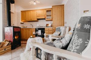 a kitchen with two chairs and a stove at Baita Meidlnhof in Fierozzo